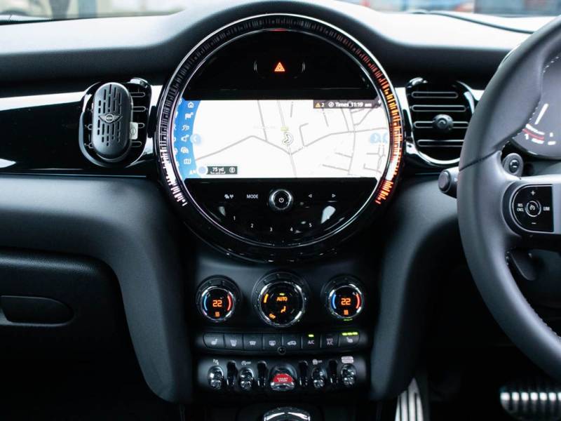 MINI Hatchback   Registered:2022(71)