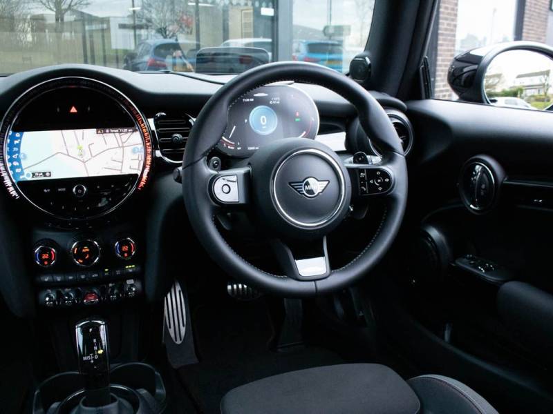 MINI Hatchback   Registered:2022(71)