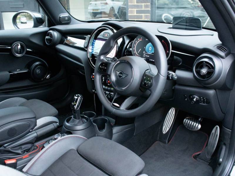 MINI Hatchback   Registered:2022(71)