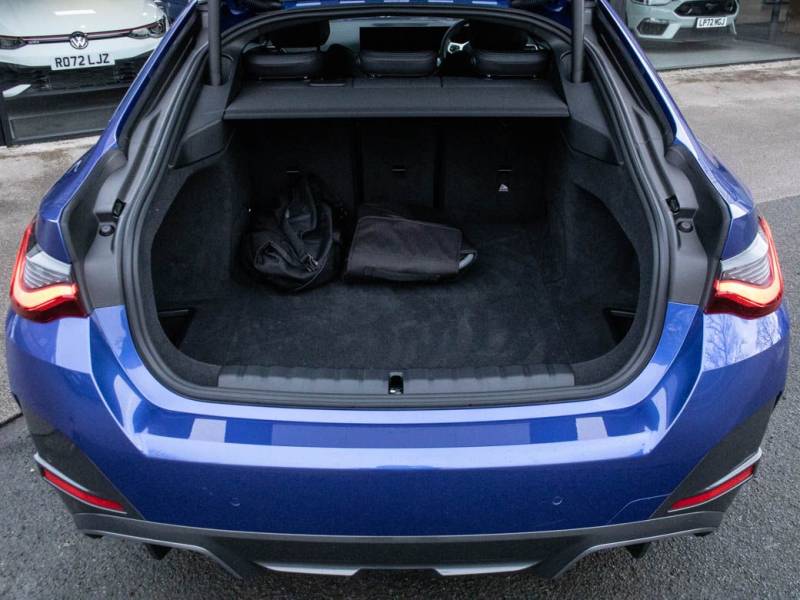 BMW I4   Registered:2022(72)