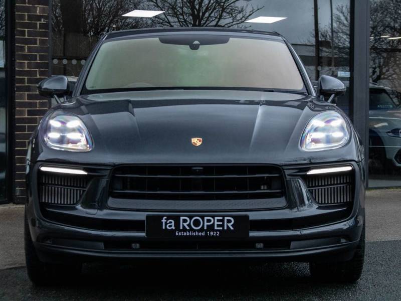 Porsche Macan   Registered:2022(72)