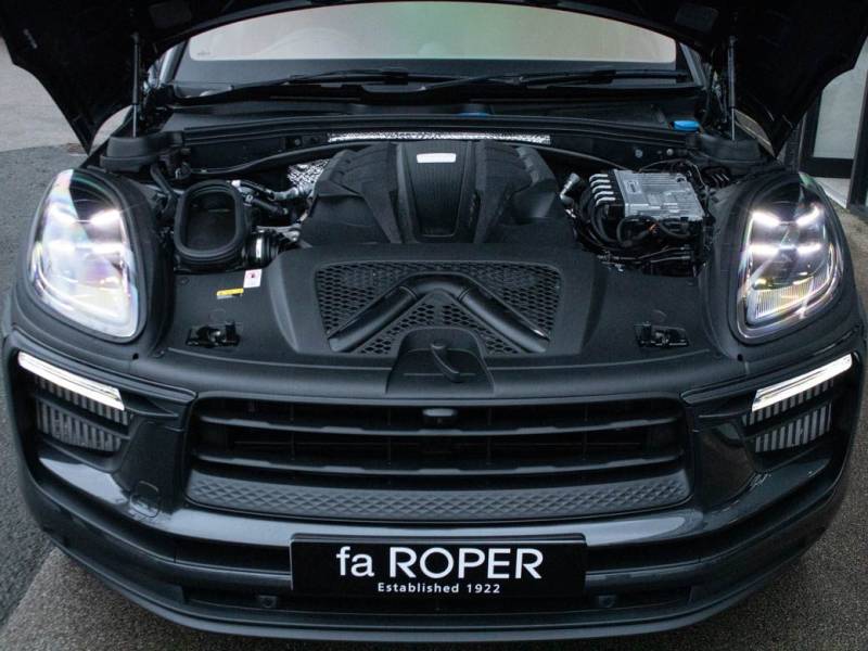 Porsche Macan   Registered:2022(72)