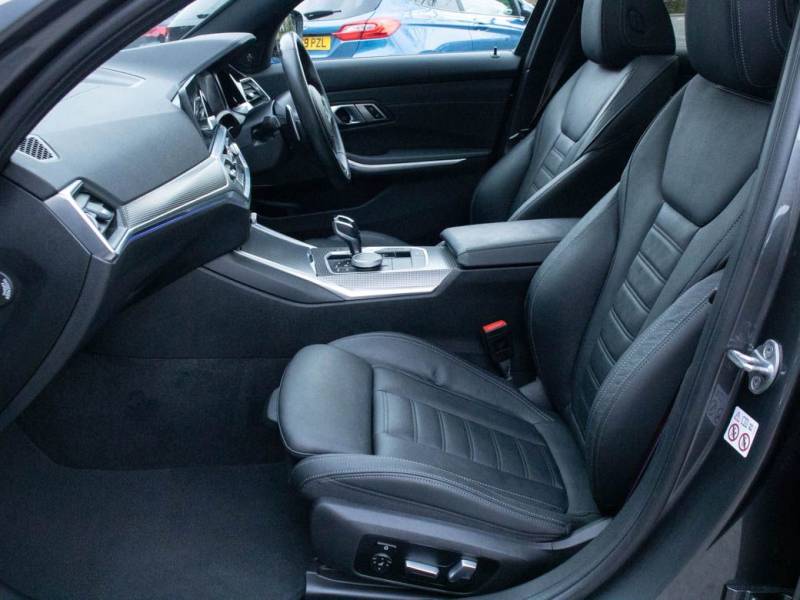 BMW 3 Series   Registered:2020(70)