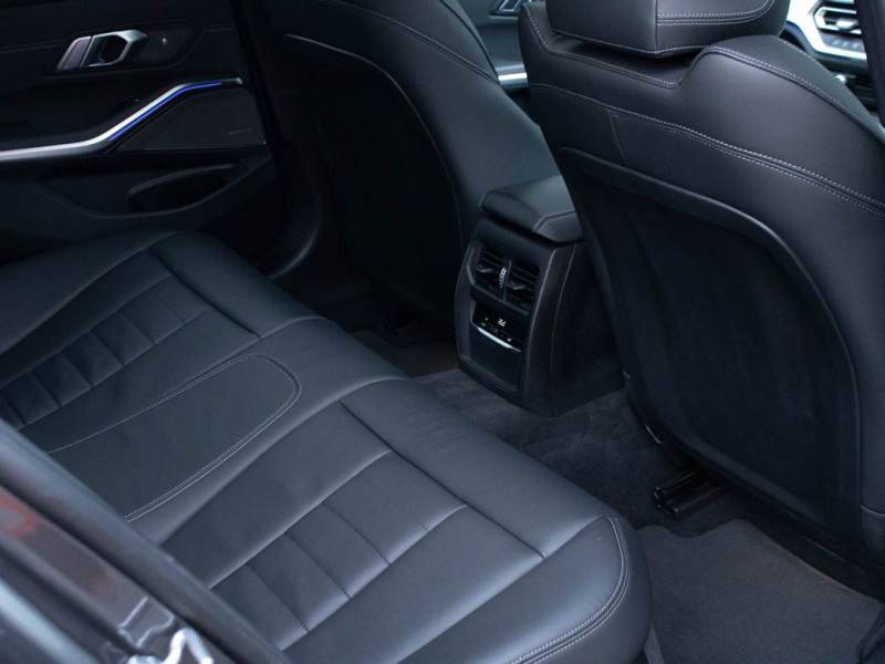 BMW 3 Series   Registered:2020(70)