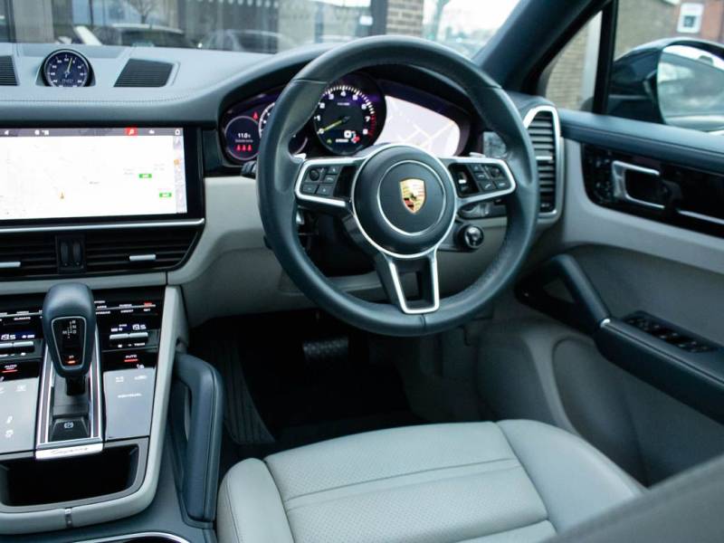 Porsche Cayenne   Registered:2020(70)