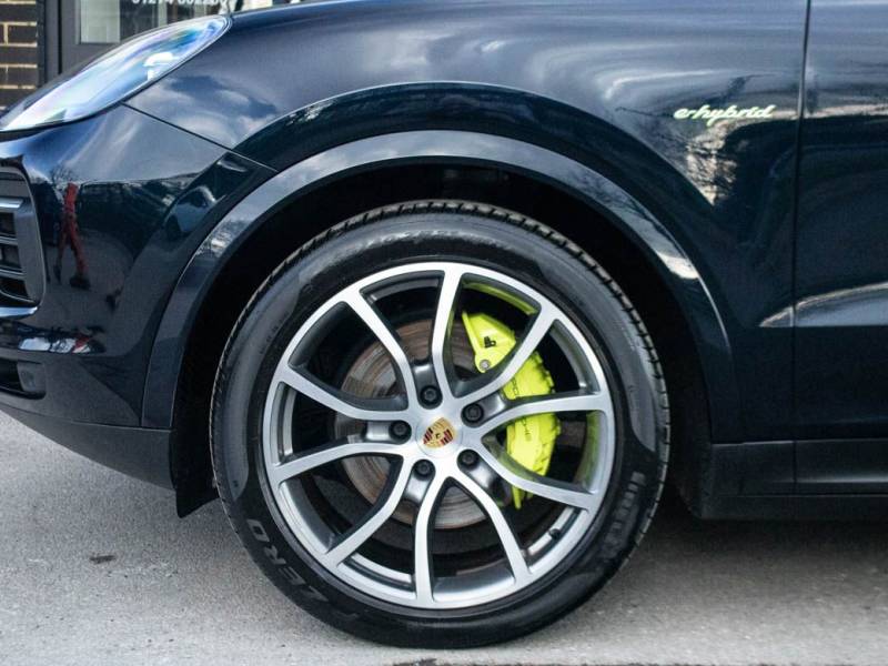 Porsche Cayenne   Registered:2020(70)