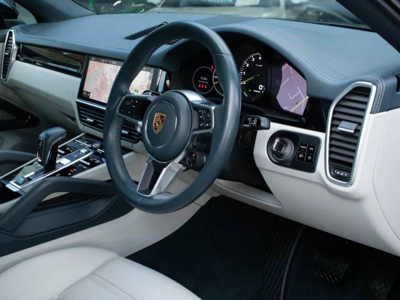 Porsche Cayenne   Registered:2020(70)