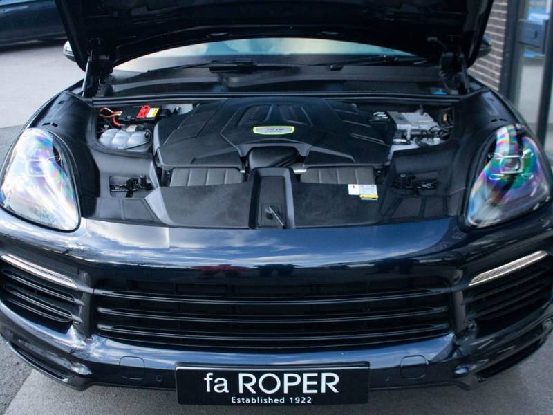 Porsche Cayenne   Registered:2020(70)