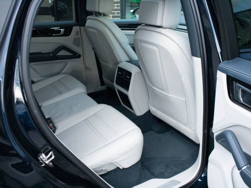 Porsche Cayenne   Registered:2020(70)