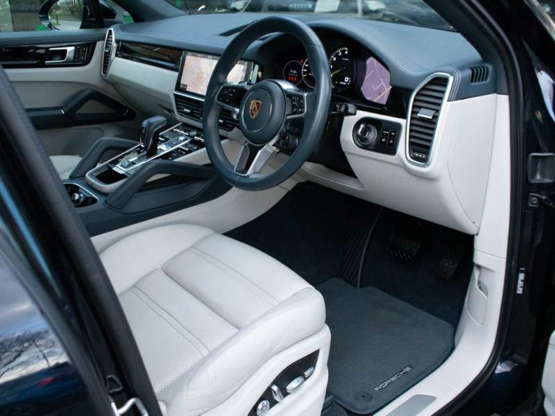 Porsche Cayenne   Registered:2020(70)