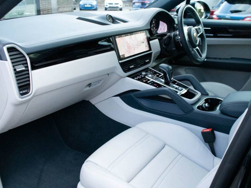 Porsche Cayenne   Registered:2020(70)