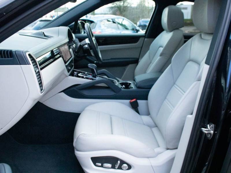 Porsche Cayenne   Registered:2020(70)