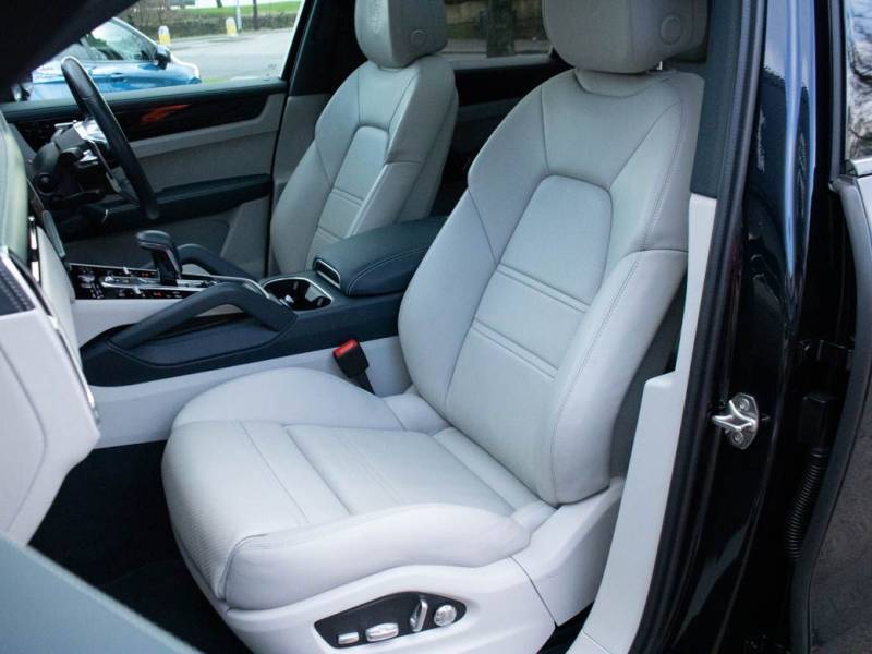 Porsche Cayenne   Registered:2020(70)