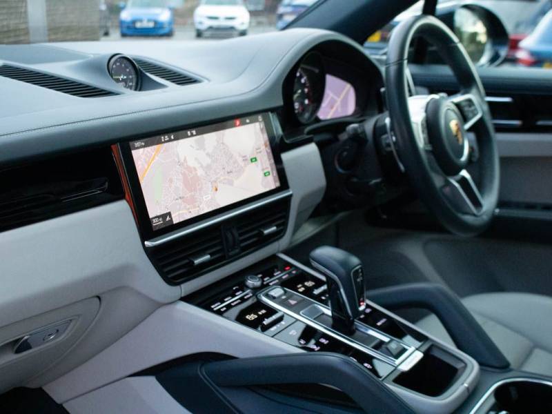 Porsche Cayenne   Registered:2020(70)