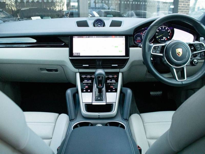 Porsche Cayenne   Registered:2020(70)