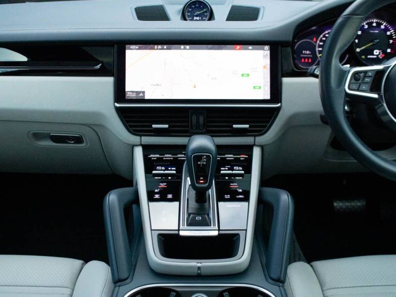 Porsche Cayenne   Registered:2020(70)