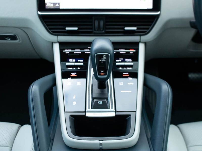 Porsche Cayenne   Registered:2020(70)