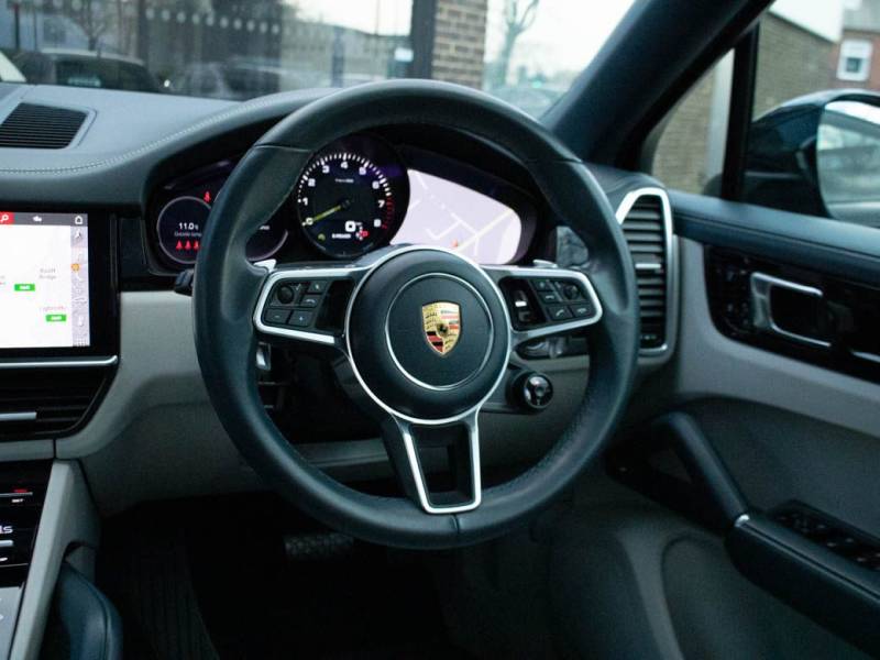 Porsche Cayenne   Registered:2020(70)