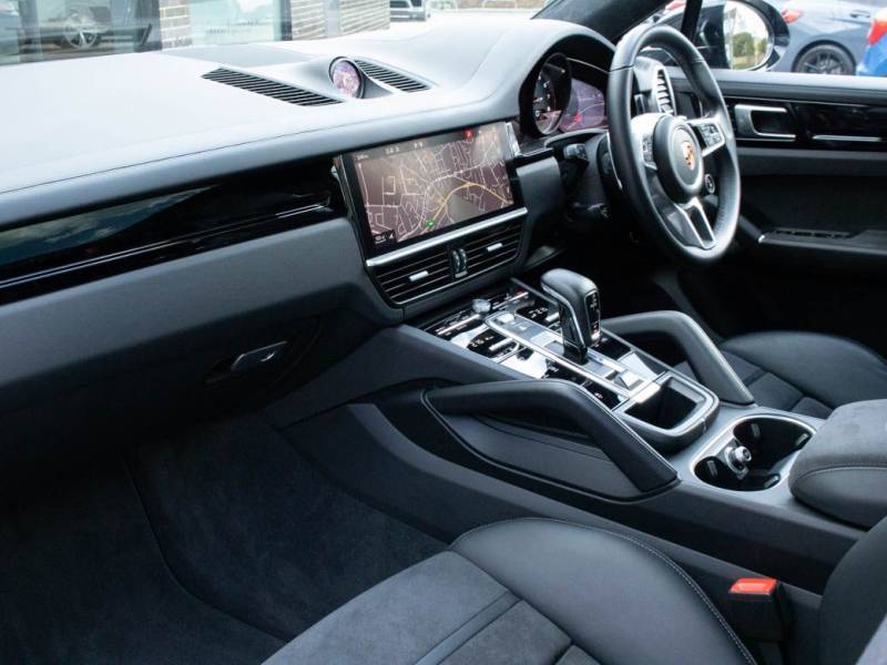 Porsche Cayenne   Registered:2020(70)