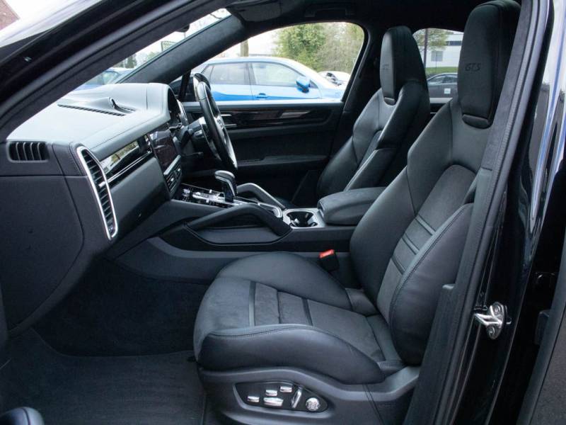 Porsche Cayenne   Registered:2020(70)