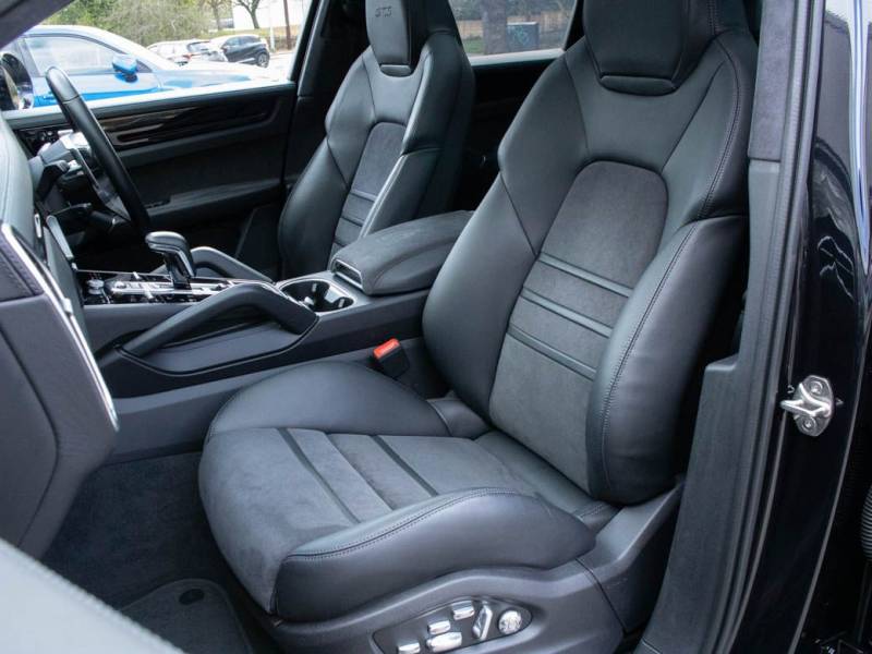 Porsche Cayenne   Registered:2020(70)