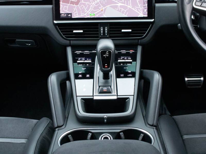 Porsche Cayenne   Registered:2020(70)