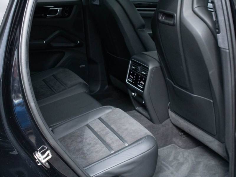 Porsche Cayenne   Registered:2020(70)