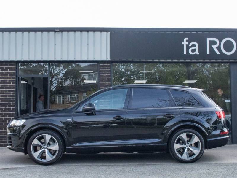 Audi Q7   Registered:2019(69)