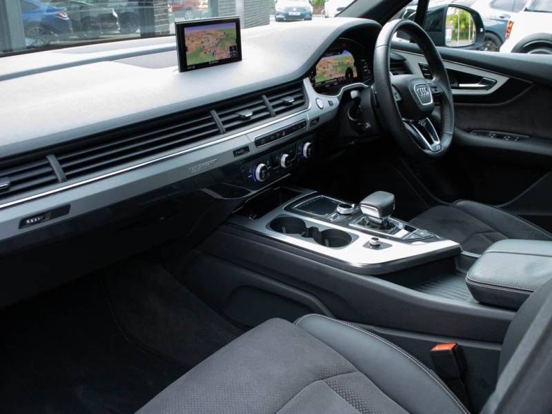 Audi Q7   Registered:2019(69)