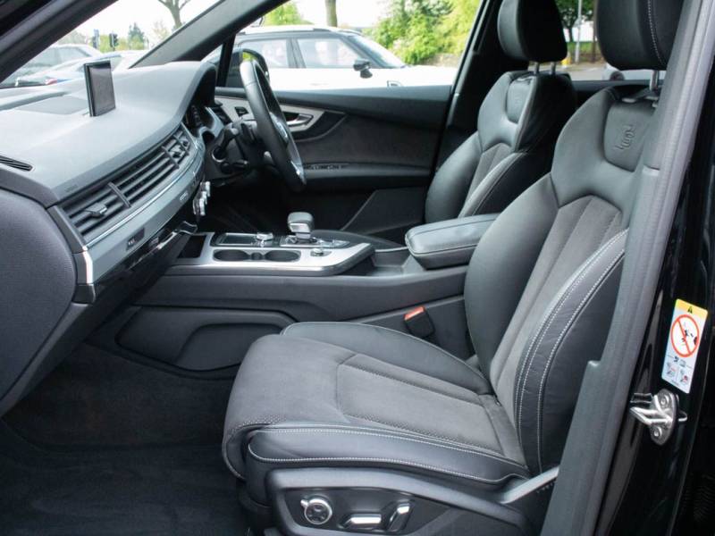 Audi Q7   Registered:2019(69)