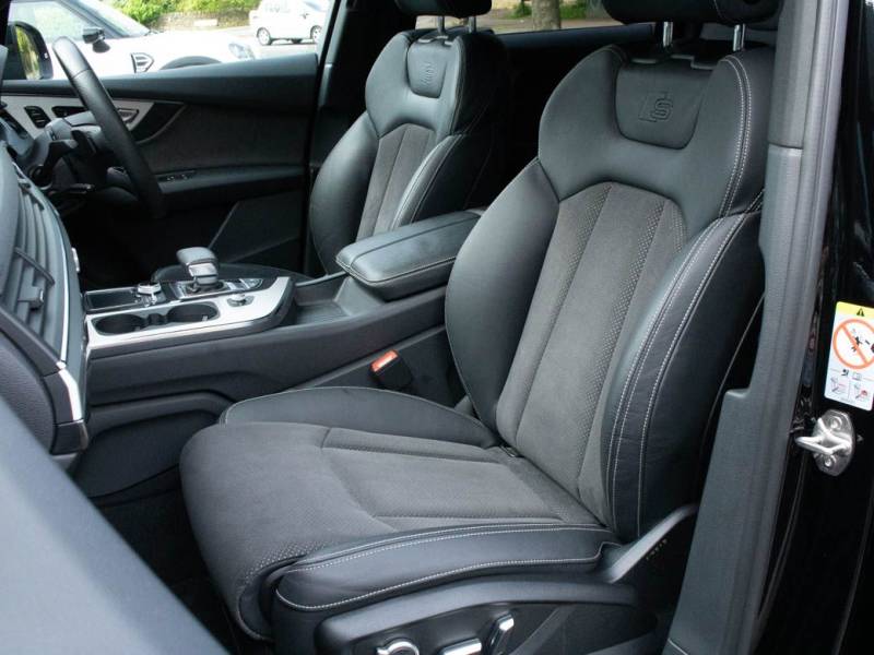 Audi Q7   Registered:2019(69)