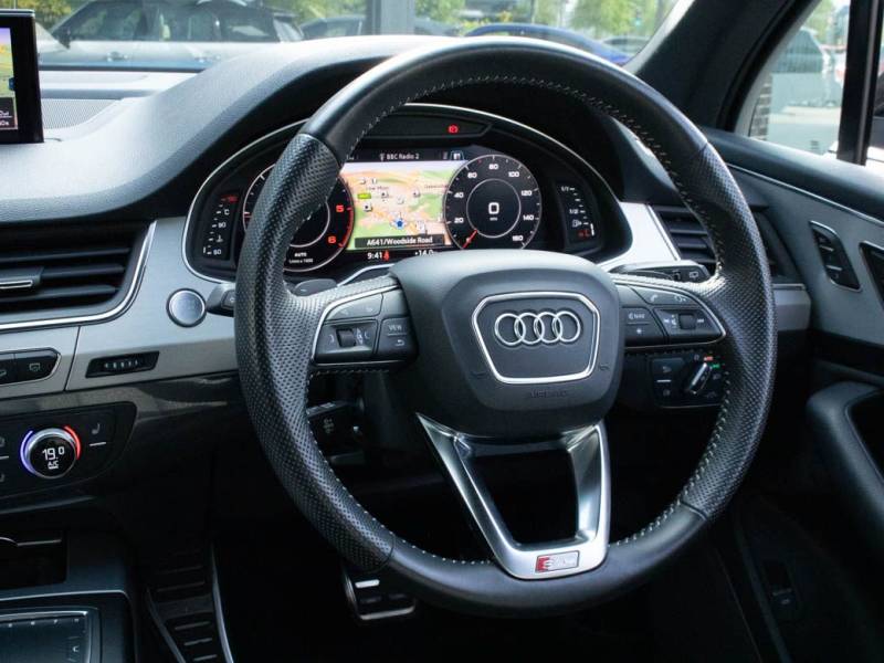 Audi Q7   Registered:2019(69)