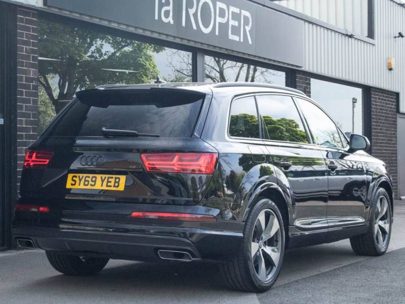 Audi Q7   Registered:2019(69)