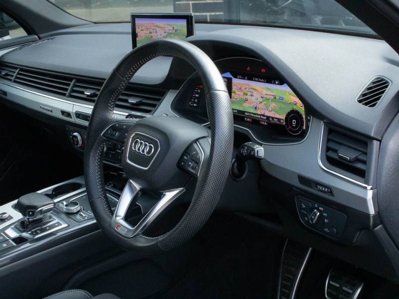 Audi Q7   Registered:2019(69)
