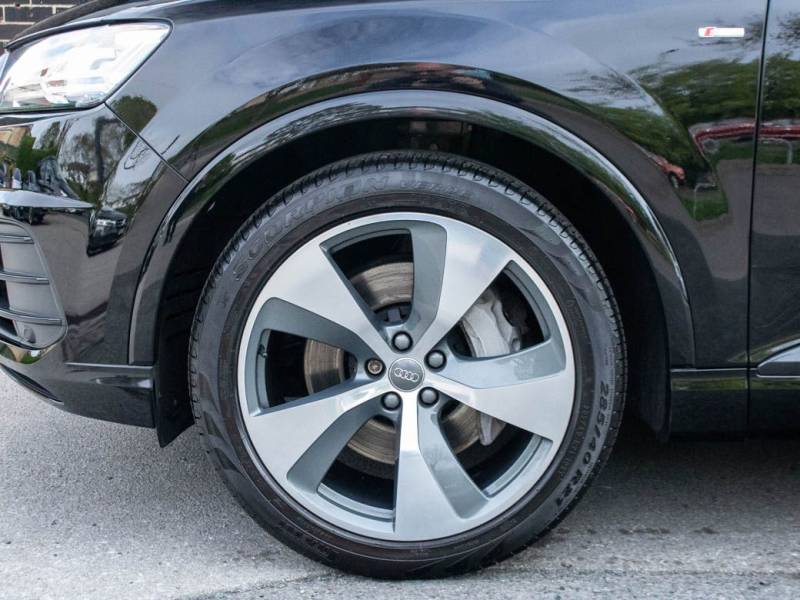 Audi Q7   Registered:2019(69)