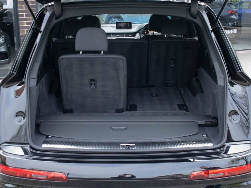 Audi Q7   Registered:2019(69)