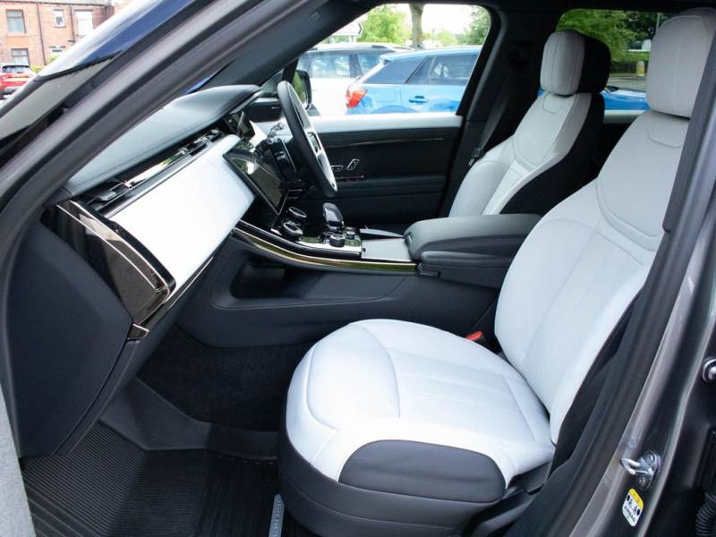 Land Rover Range Rover Sport   Registered:2023(23)