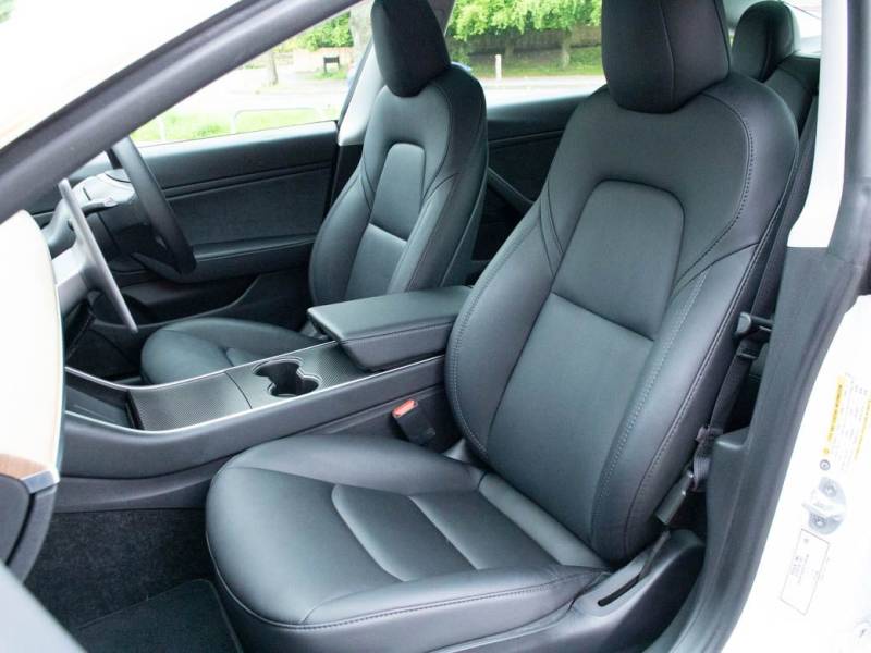 Tesla Model 3   Registered:2020(70)