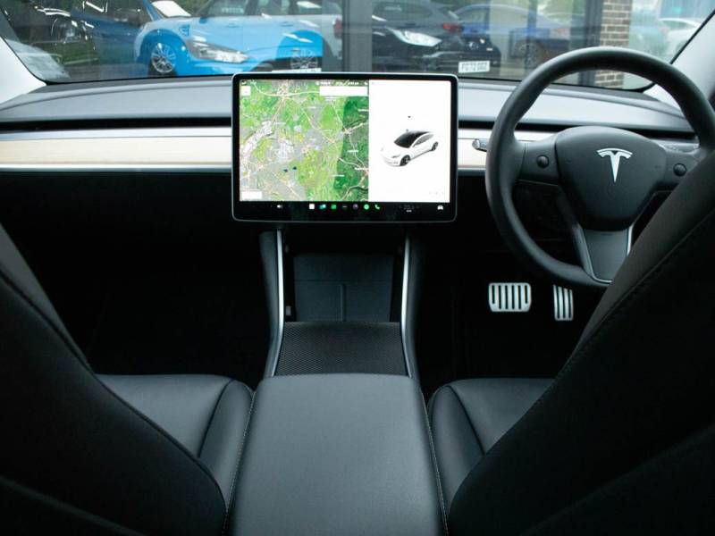 Tesla Model 3   Registered:2020(70)