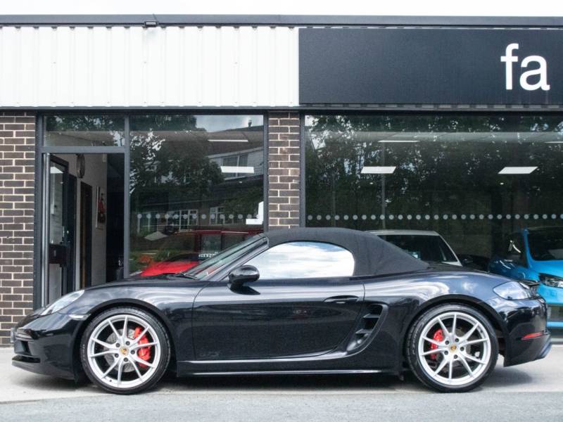 Porsche Boxster 718   Registered:2018(68)