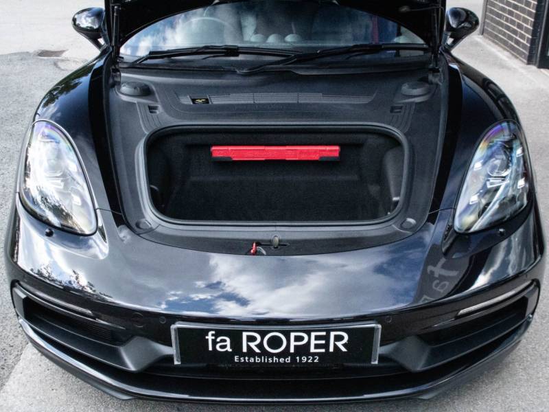 Porsche Boxster 718   Registered:2018(68)