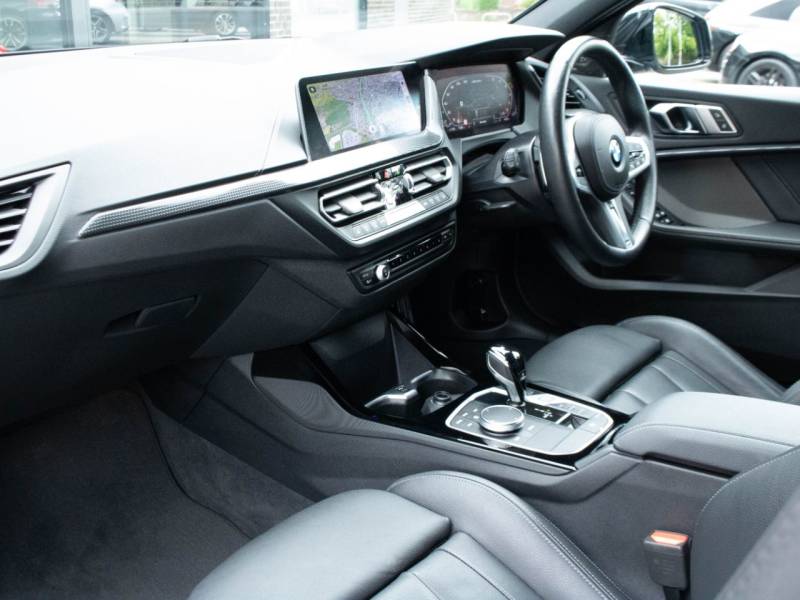 BMW 1 Series   Registered:2022(22)