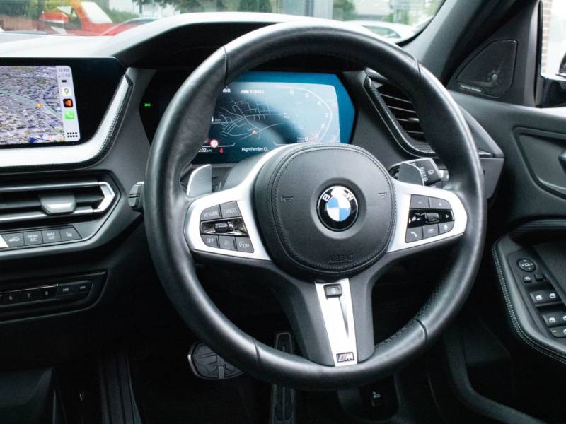 BMW 1 Series   Registered:2022(22)