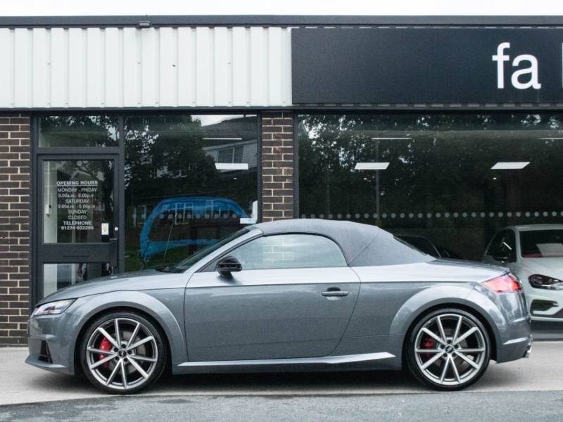 Audi TTS RoaDSter   Registered:2017(17)