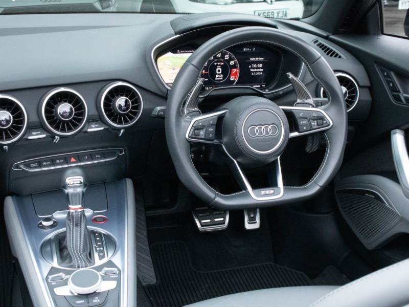 Audi TTS RoaDSter   Registered:2017(17)