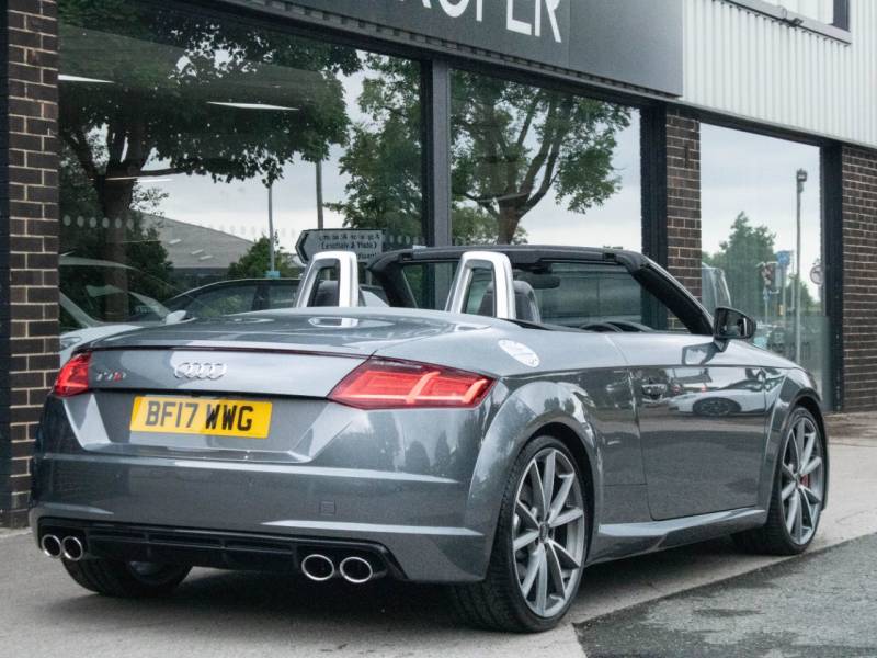 Audi TTS RoaDSter   Registered:2017(17)