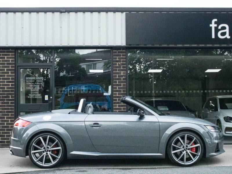 Audi TTS RoaDSter   Registered:2017(17)