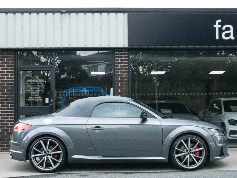 Audi TTS RoaDSter   Registered:2017(17)