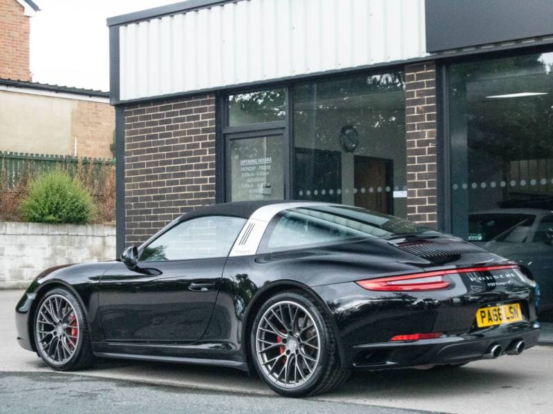 Porsche 911   Registered:2017(66)