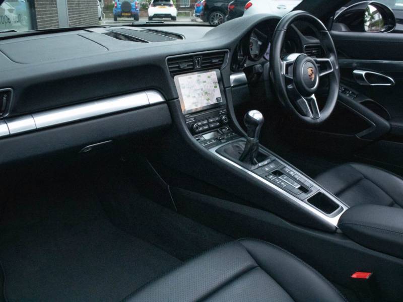 Porsche 911   Registered:2017(66)